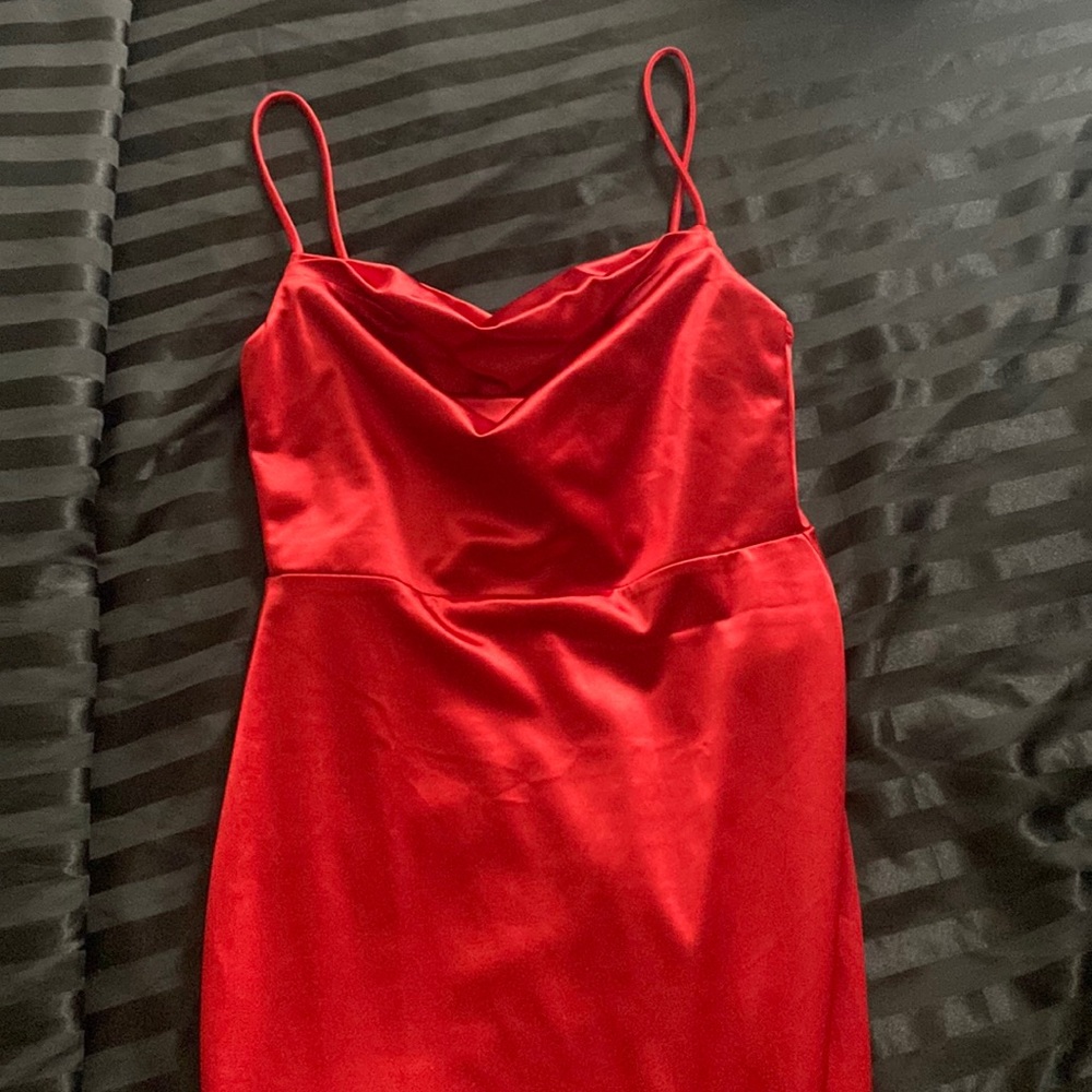 💜5/$25 NWOT Silky Red dress